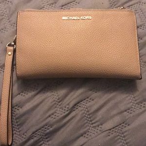 Michael Kors Wallet/Large Wristlet